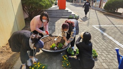엄마가 심었어! 마송초 학부모회 화단 봄꽃 단장