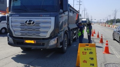 하성면 일대서 ‘과적 차량’ 계도 및 단속