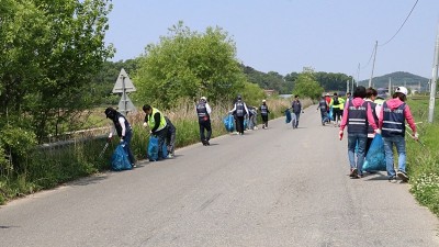 하천살리기 추진단 거물대천 정화활동