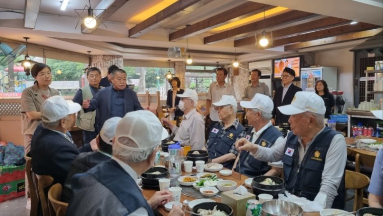 3-2 김포본동 정전 70주년 맞이 참전유공자 위안행사.jpg