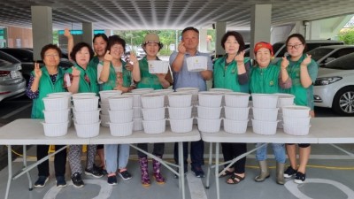 장기동 새마을부녀회, 여름 김치 담가 어려운 이웃 50가구에 전달