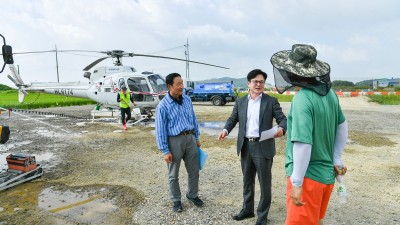 김병수 시장, 벼 병해충 친환경 항공방제 현장 방문... 농업인 애로사항 청취