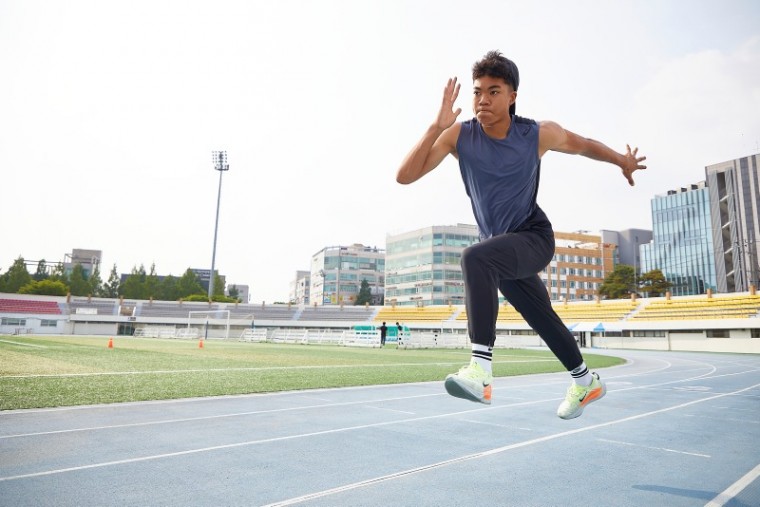 1-3 김포의 아들 조엘진선수 남자 고등부 100m 신기록 수립.jpg