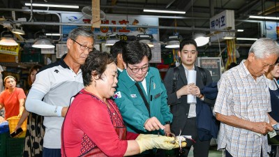 김병수 시장, 수산물 소비 활성화 노력... 대명항 수산물 직판장 방문해 어민 격려