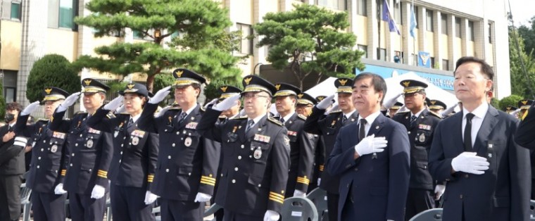 231007 염종현 의장, 7일 부천원미경찰서 순직 경찰관 영결식 참석 (2).jpg