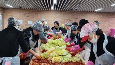 배소나봉사단, 사랑의 김장 100통 담가 어려운 이웃에 전달