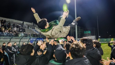 “김포FC 자랑스럽다” 무적의 초록머플러... 추위도 물리친 응원열기