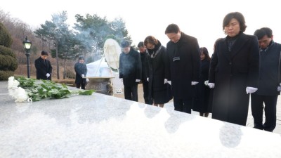 임태희 교육감, 현충탑 참배로 공식 일정 시작... “경기교육으로 나라의 미래 열어 갈 것”