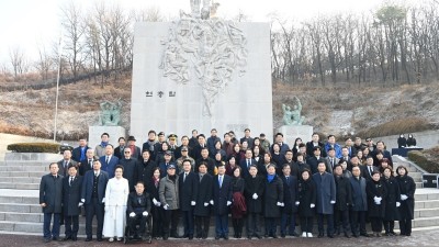 조용익 부천시장 현충탑 참배로 새해 시작