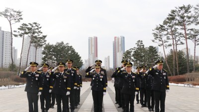 최상의 소방 서비스 유지 김포소방서, 현충탑 참배로 2024년 시작