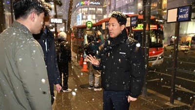 오세훈, 명동입구 버스정류소 점검… “시민 의견 청취해 보완책 마련”