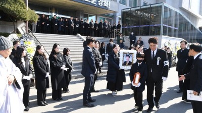 막힌 길은 뚫어서, 없는 길은 만들어서 유천호 강화군수 영결식 엄수