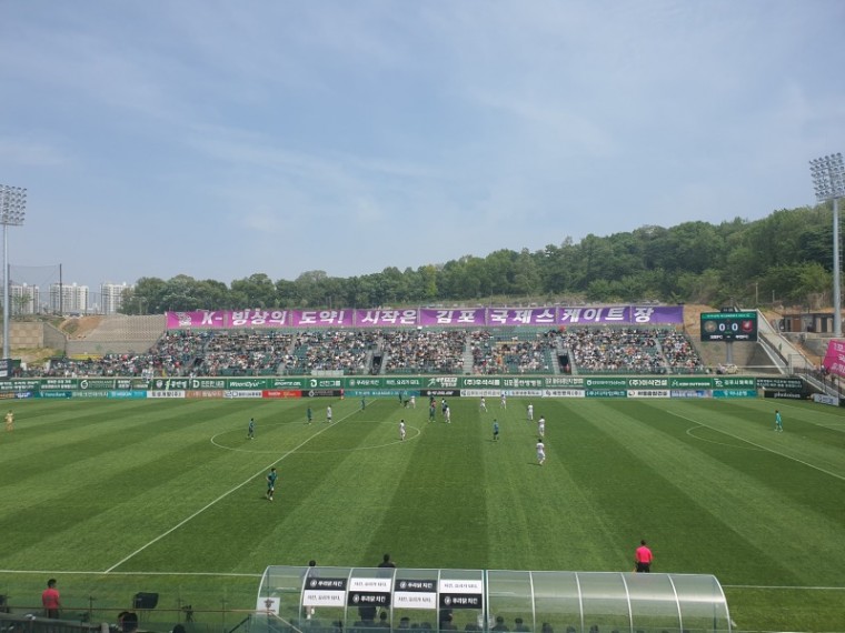 1 김포시, 국제스케이트장 유치 열망 김포FC에 울려 퍼지다.jpeg