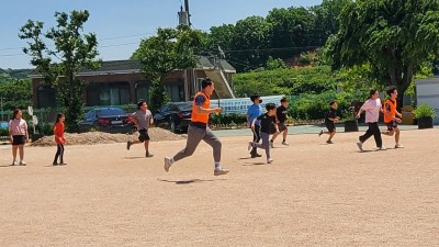 옹정초 학생 자치회, 스승의날 행사 개최... 숨은 영웅상, 미슐랭 3스타 상 등 전달