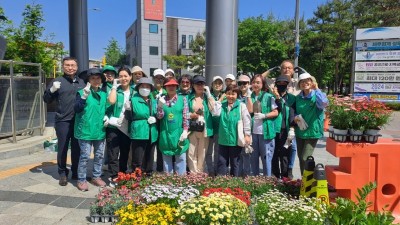 김포시 구래동 새마을부녀회 꽃묘 식재... 엘리트농부 최장수 대표 기증