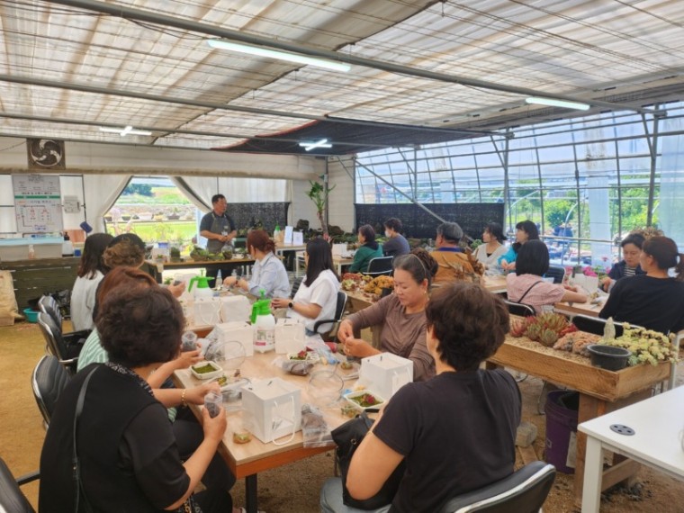 3-2 농촌체험프로그램 사진(송마리다육).jpg