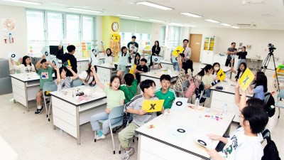 김포시의회, ‘찾아가는 청소년 의회교실’ 학생들 열띤 참여로 후끈