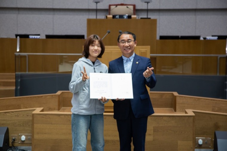 240529 김선영 의원, 청소년의회교실 참석...광주시 푸른숲발도르프학교 학생들 격려4 (1).jpg