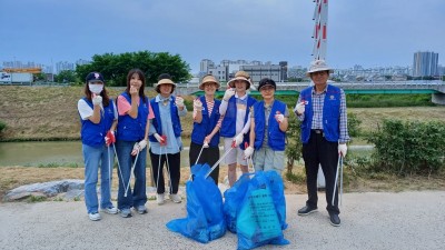 장기동 바르게살기위원회, 나진포천 쓰레기 150L 수거