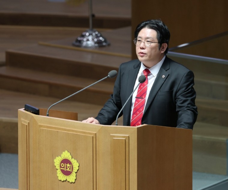 240614 김현석 의원, 학교 마사토 운동장 비산먼지 문제 해결 촉구 (1).jpg