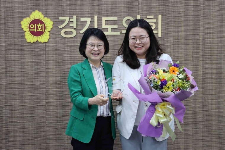 (240618)이자형 의원, 교육행정위원회 의정대상 수상(1).jpg