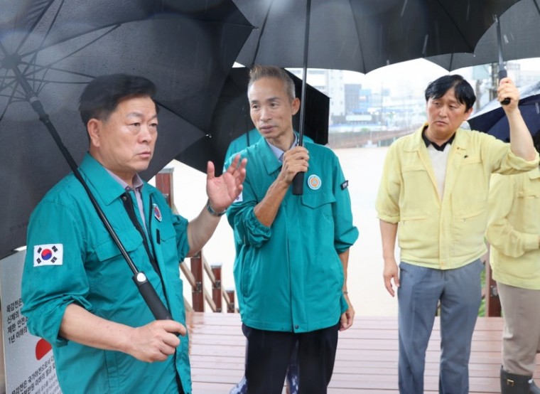 (광명1-1)박승원 광명시장, 호우 현장 긴급 점검 “시민 피해 최소화 위해 행정력 총동원 할 것”주문.jpg