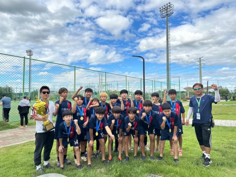 은여울초, 제13회 교육감배 학교스포츠클럽 초등부 남자 축구 우승 (2).jpg