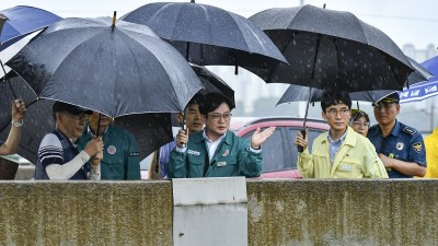 김포시, 한강로 보강토 옹벽 특별 점검... 3곳 변위, 이격, 누수 확인