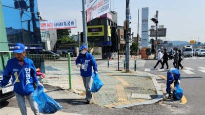 한연희 후보 캠프, 거리 쓰레기 줍기 이색 선거운동 눈길